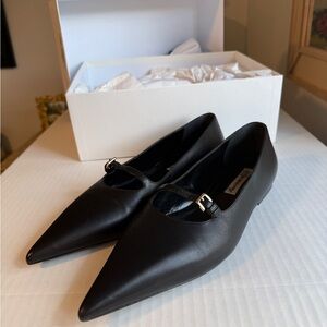Victoria Beckham Classic Black pointed toe ballerina shoes